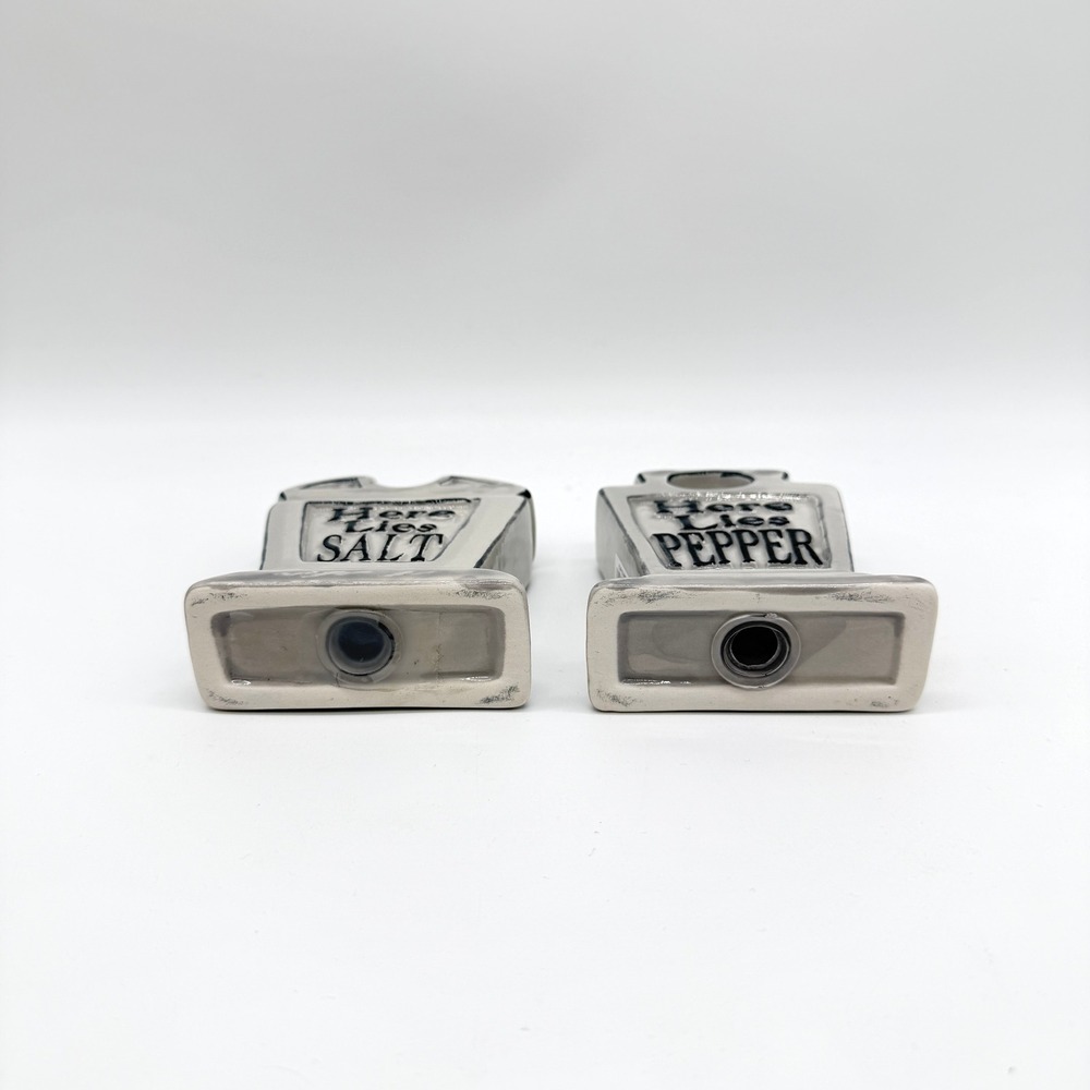 ONE HUNDRED 80 DGREES Tombstone Salt Pepper Shakers Halloween Spooky Decor - Picture 8 of 10